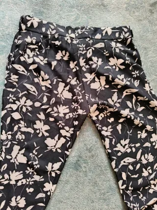 Pantalones de mujer con estampado floral