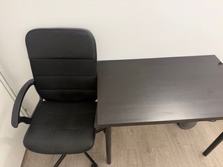 Escritorio y silla de estudio negra. (No envios)
