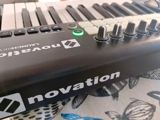 Novation Launchkey + licencia Ableton Live