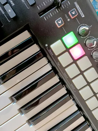 Novation Launchkey + licencia Ableton Live