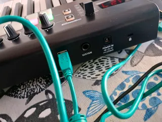 Novation Launchkey + licencia Ableton Live