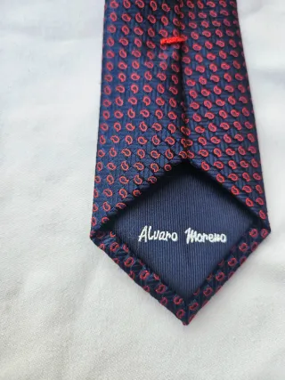 Corbata, cravatte, gravata, tiene de niño.