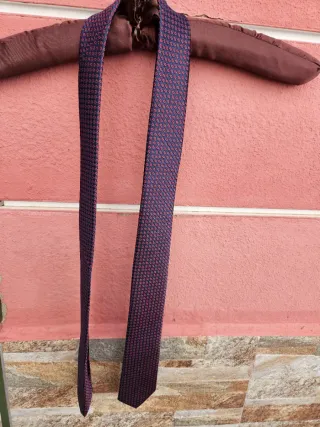 Corbata, cravatte, gravata, tiene de niño.