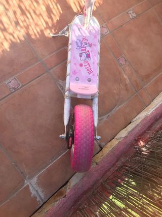 Patinete Hello Kitty rosa