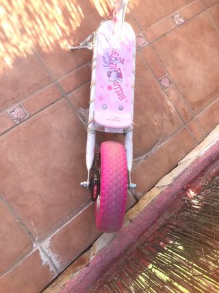Patinete Hello Kitty rosa