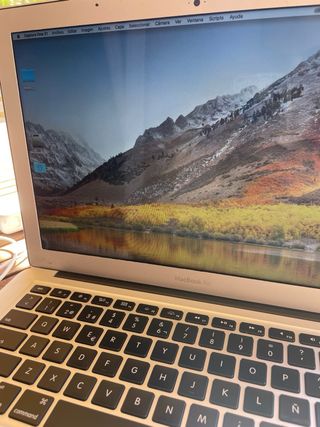 Macbook Air 2017 Plata con Stickers