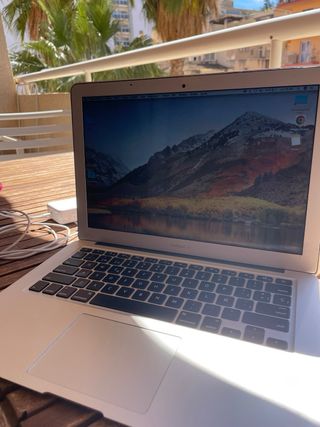 Macbook Air 2017 Plata con Stickers