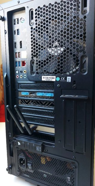 Potente Torre Gamer Corsair Black ATX con RGB