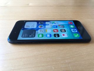 iPhone SE 2020 128GB iOS 26