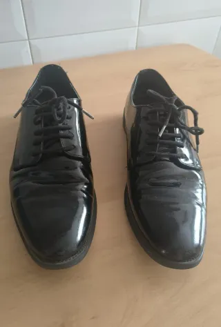 Zapatos de vestir negros charol T.40