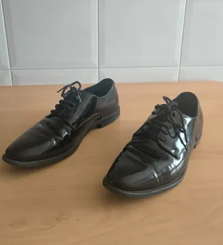 Zapatos de vestir negros charol T.40