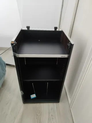 Mueble equipo de sonido Sony con tocadiscos.