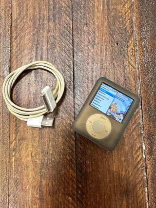 Apple iPod nano 4GB Plata