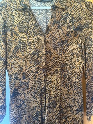 Vestido camisero Zara estampado serpiente