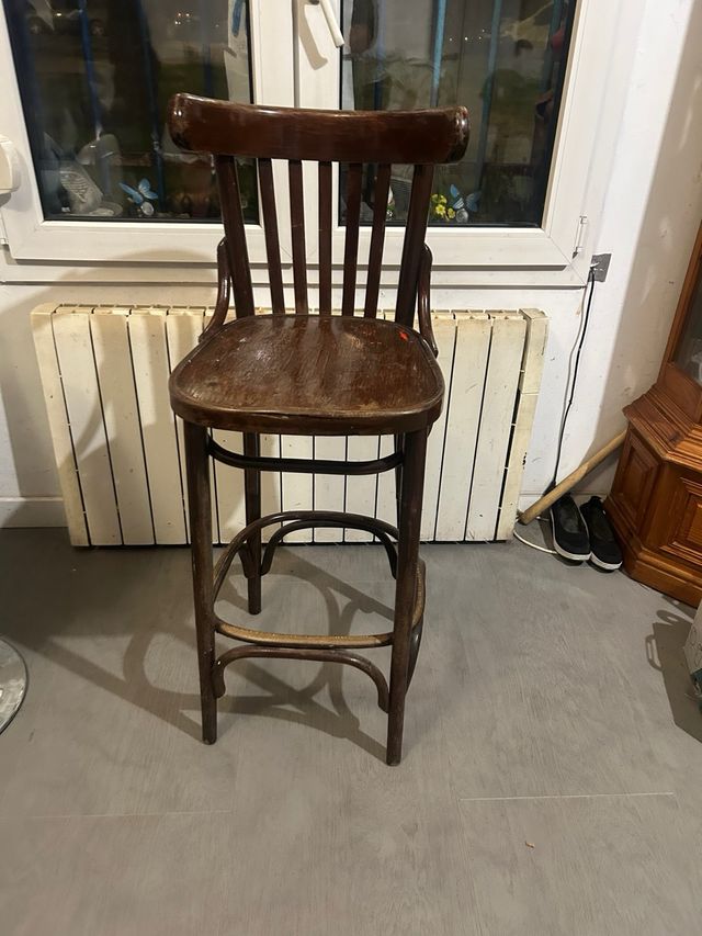 Taburete alto de madera