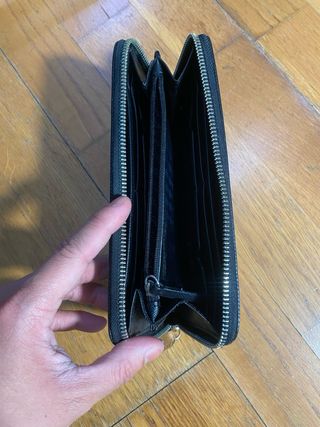 Cartera Karl Lagerfeld Zip Around Negra y Azul