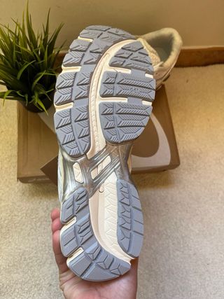 Asics Gel Kayano 20 Talla 42 Blancas/Plateadas