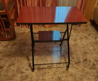 Mesita auxiliar con estante y ruedas