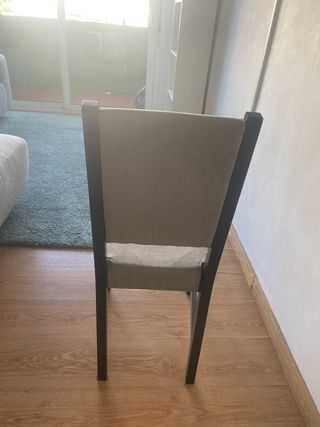 Mesa gris Ikea+ tres sillas