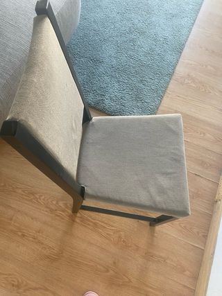 Mesa gris Ikea+ tres sillas