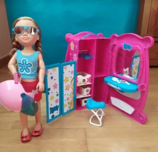 Moto, armario y Nancy