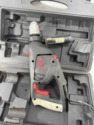Taladro SKIL 710 Watt con maletín