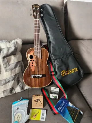 Ukulele Paisen con accessori