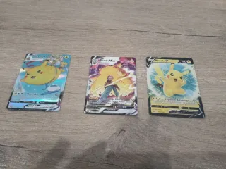3 Cartas Pokémon Pikachu VMAX y V