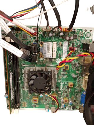 ORDENADOR SOBREMESA HP 1.13TB 8RAM RADEON 500MB PROCESAOR AM6 5200 W11 + CABLES