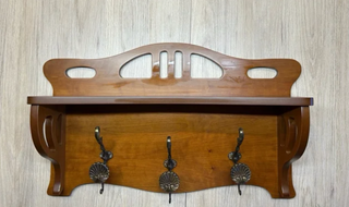 Appendiabiti classico in legno di ciliegio