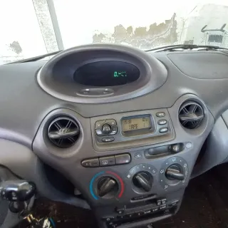 Toyota Yaris 2001