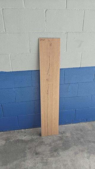 Suelo porcelánico imitación madera 23x120cm