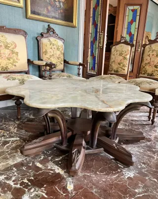 Tavolo da salotto in marmo e legno intagliato vintage