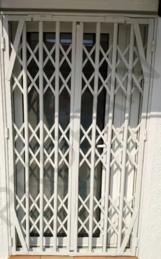 Reja de seguridad tipo acordeón