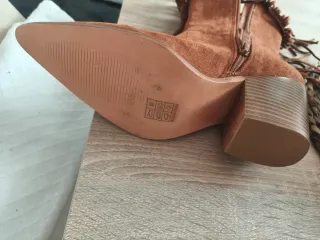 Botines ante con flecos sin estrenar