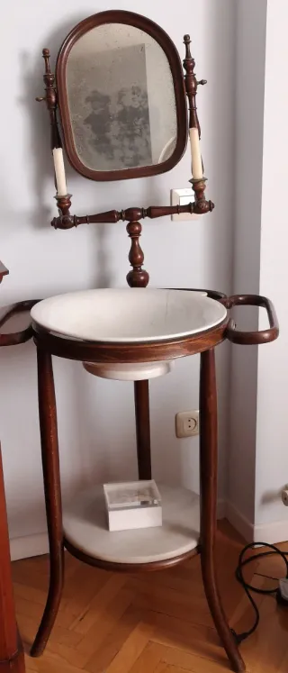 Lavabo antiguo tipo Thonet