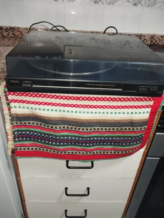 Tocadiscos TEAC P-490 Semiautomático