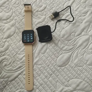 Smartwatch Beige y Dorado