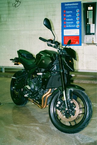 Yamaha MT-07 2026 Negra (Tramo Recto Titanio)