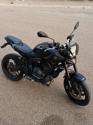 Yamaha MT-07 2026 Negra (Tramo Recto Titanio)
