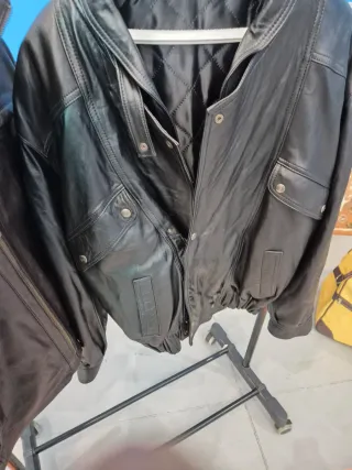 Chaqueta de cuero negra