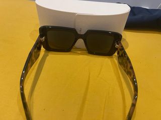 Gafas de sol Prada cuadradas