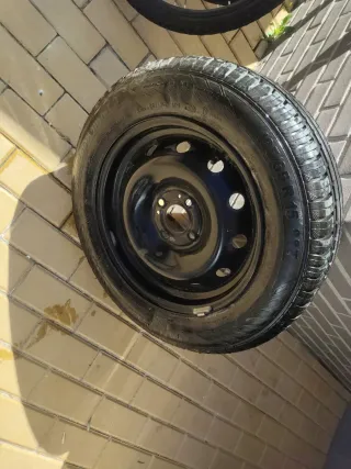 Rueda con banda de rodadura en perfectas condicion