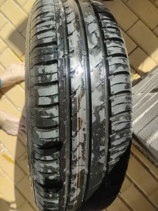 Rueda con banda de rodadura en perfectas condicion