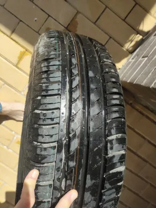 Rueda con banda de rodadura en perfectas condicion