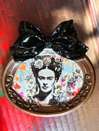 Quadretto Frida Kahlo con fiocco nero