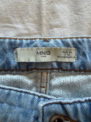 Pantalón vaquero azul clarito