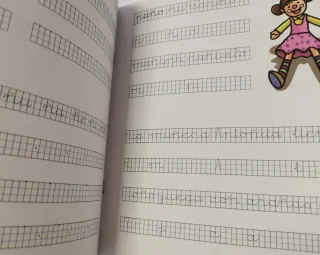 2 caligrafias cuadrícula Santillana.