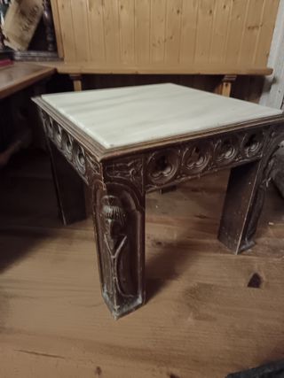 Mesa auxiliar de madera y mármol