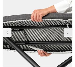 Tabla de planchar negra plegable. NUEVA